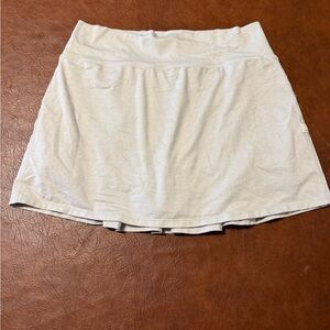 Vuori Women's halo performance skirt - size Medium
